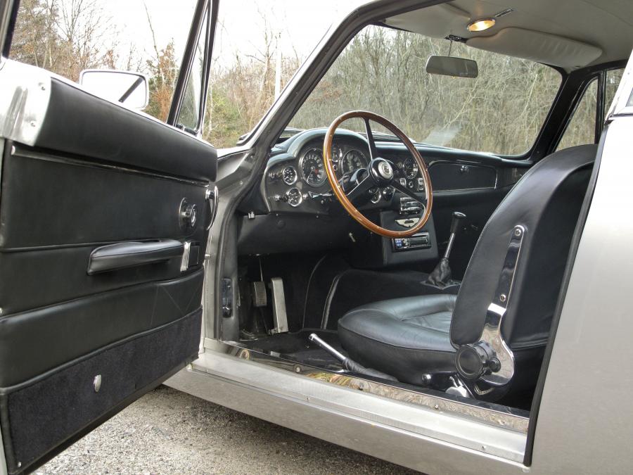 Интерьер Aston Martin DB6 (3398/R) 1968 года  (фото 11 из 20)